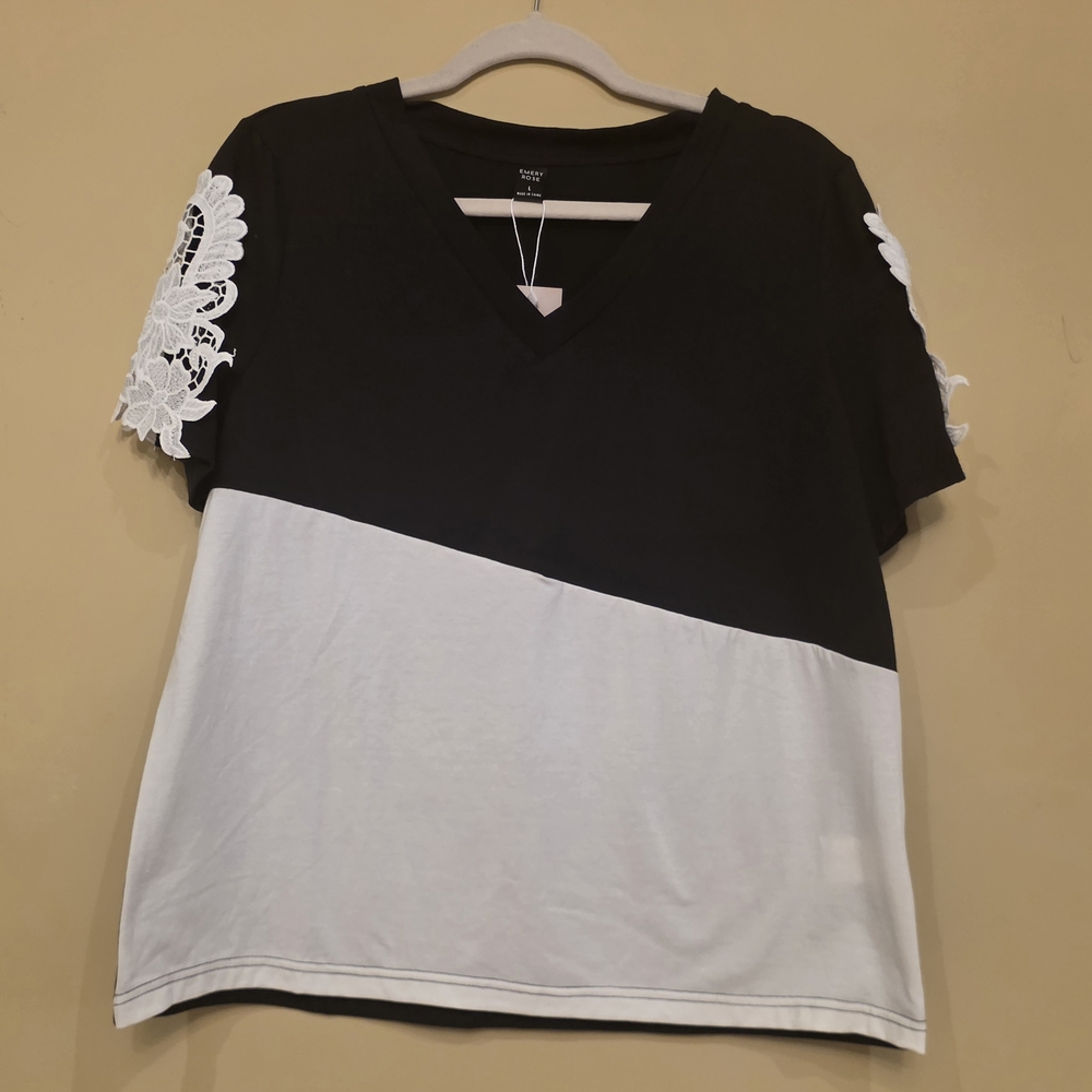 Emery Rose Black & White short-sleeve top w floral lace appliques L NWT